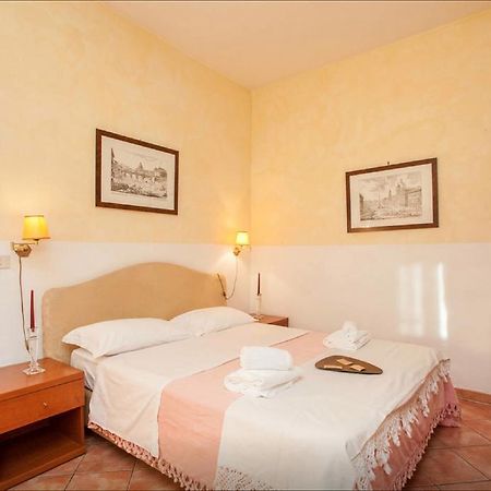 Residenza Camilla Hotel โรม ภายนอก รูปภาพ