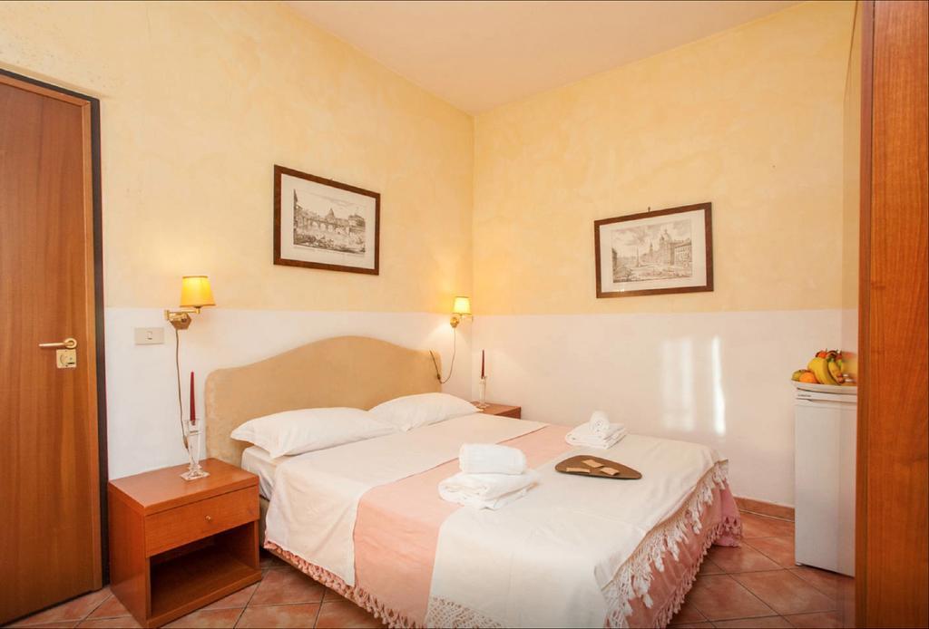 Residenza Camilla Hotel โรม ภายนอก รูปภาพ