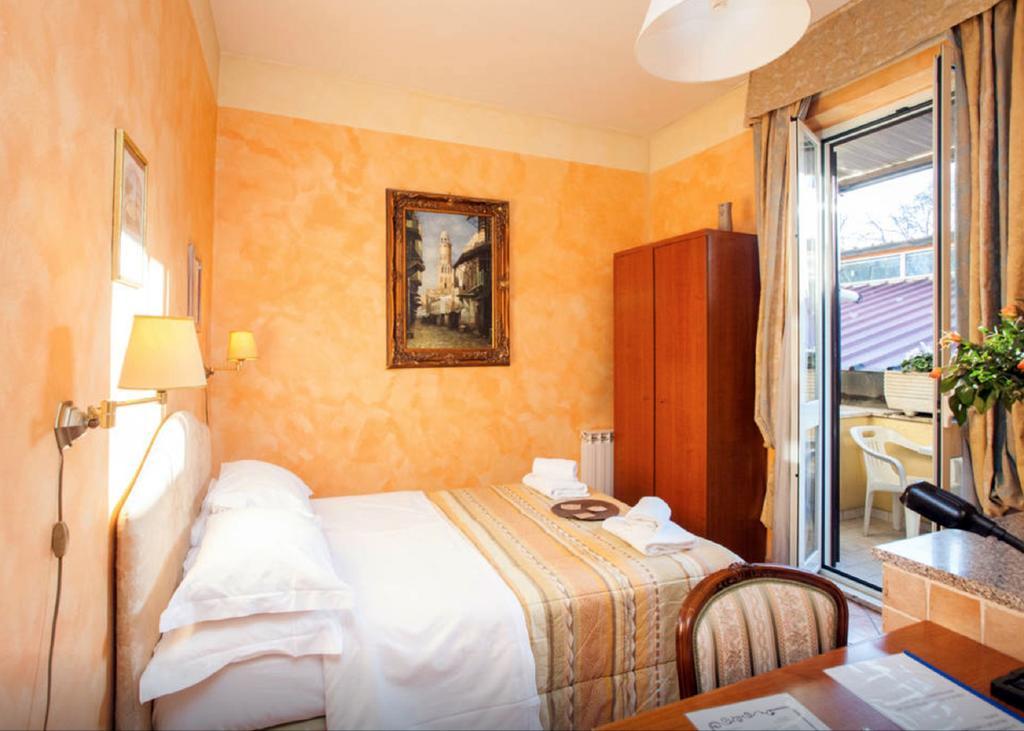 Residenza Camilla Hotel โรม ภายนอก รูปภาพ