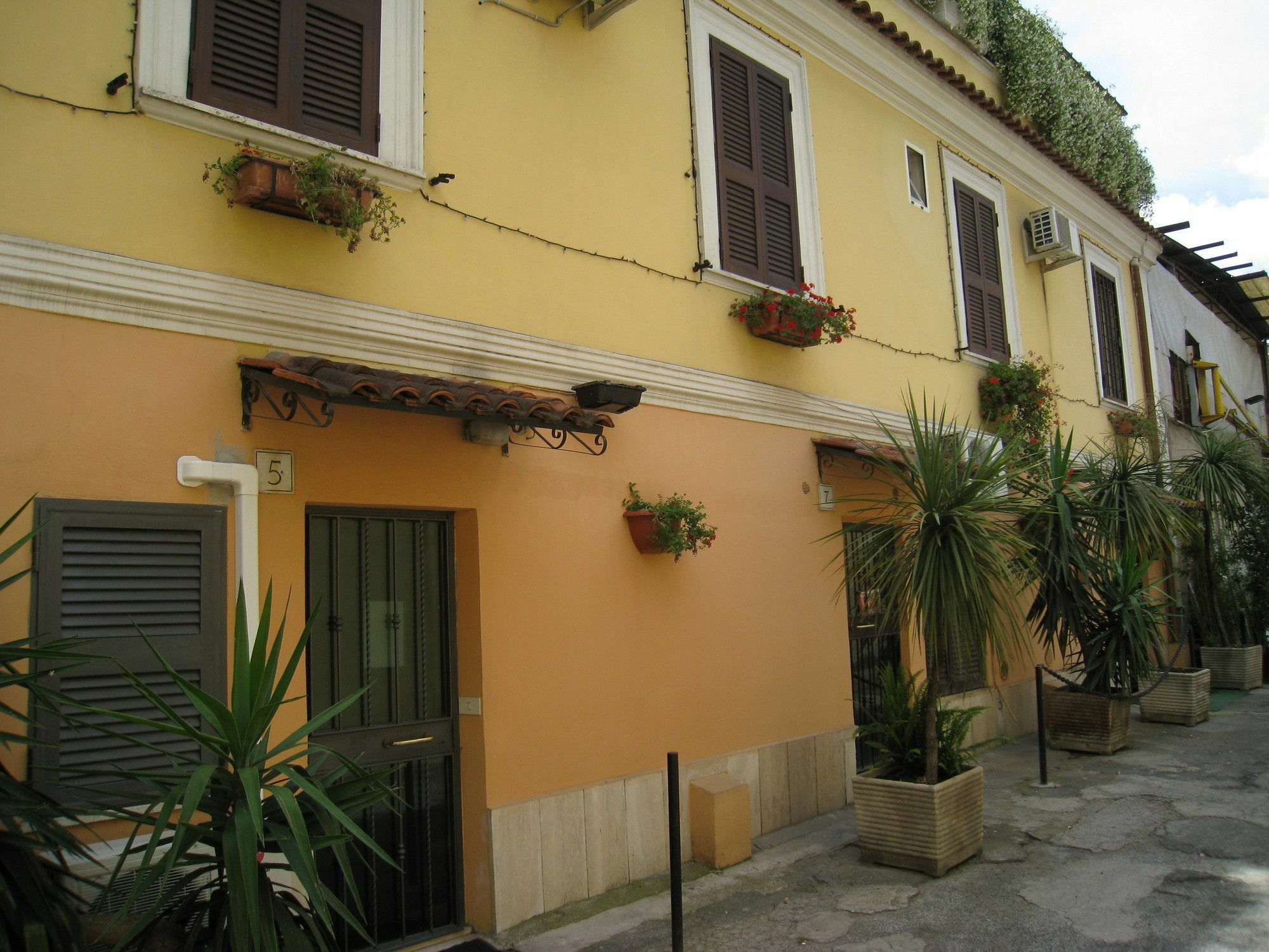 Residenza Camilla Hotel โรม ภายนอก รูปภาพ