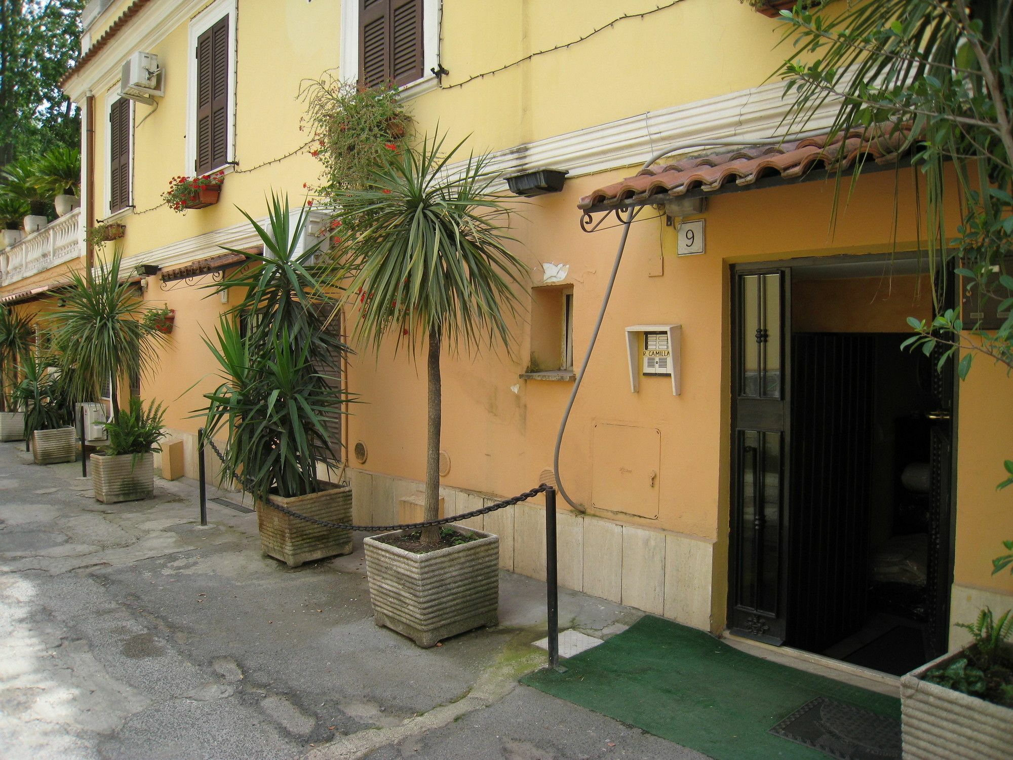 Residenza Camilla Hotel โรม ภายนอก รูปภาพ